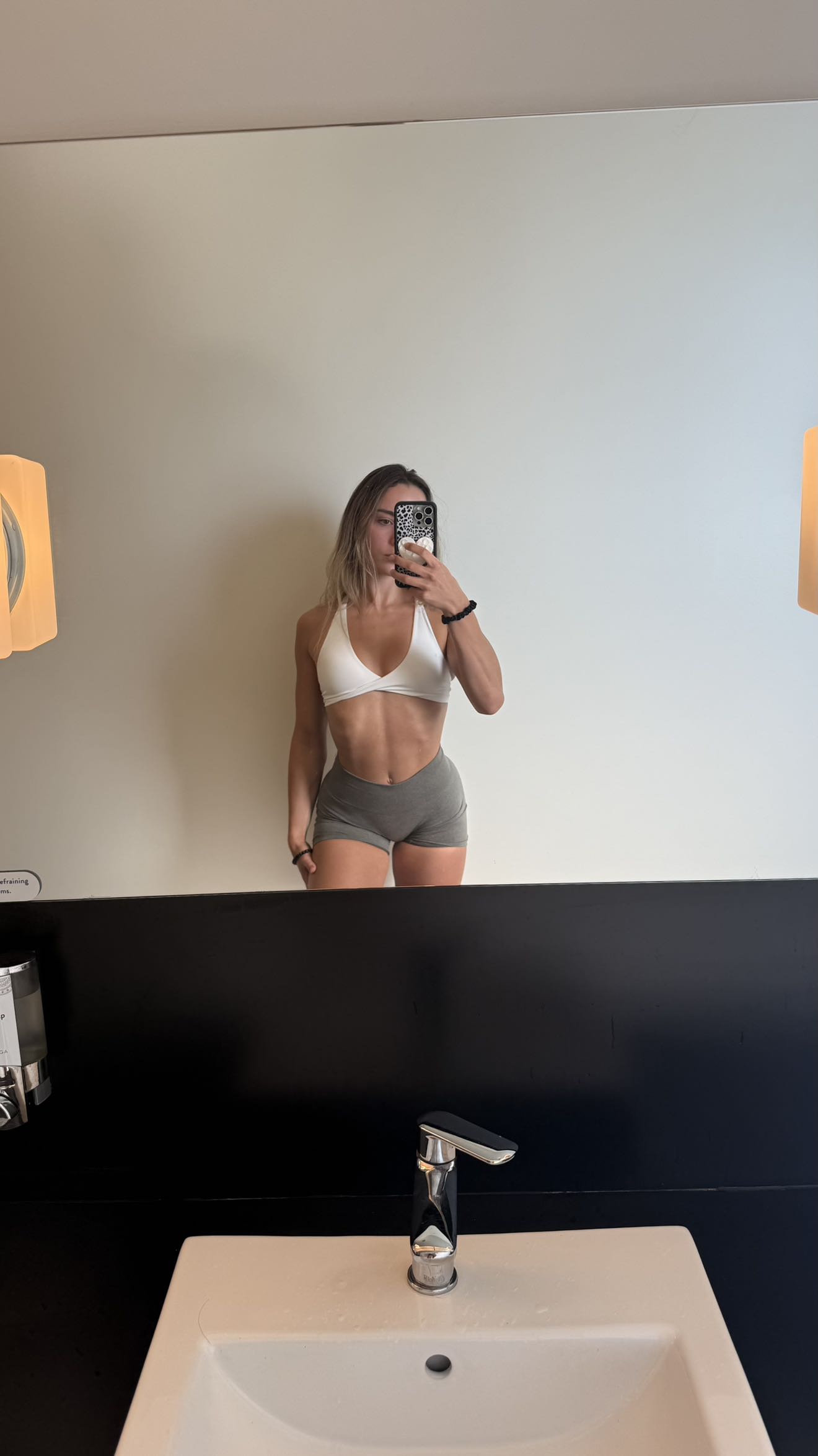 meelahrobbins snapchat image archive image