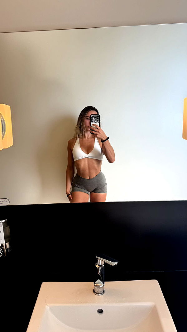 meelahrobbins image ~ Altpins