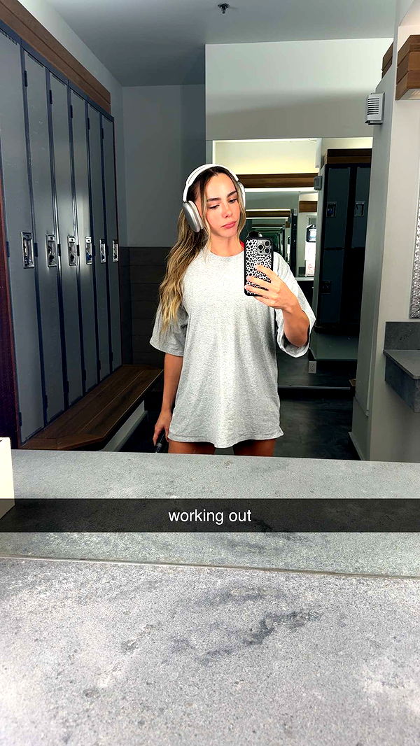 meelahrobbins image ~ Altpins