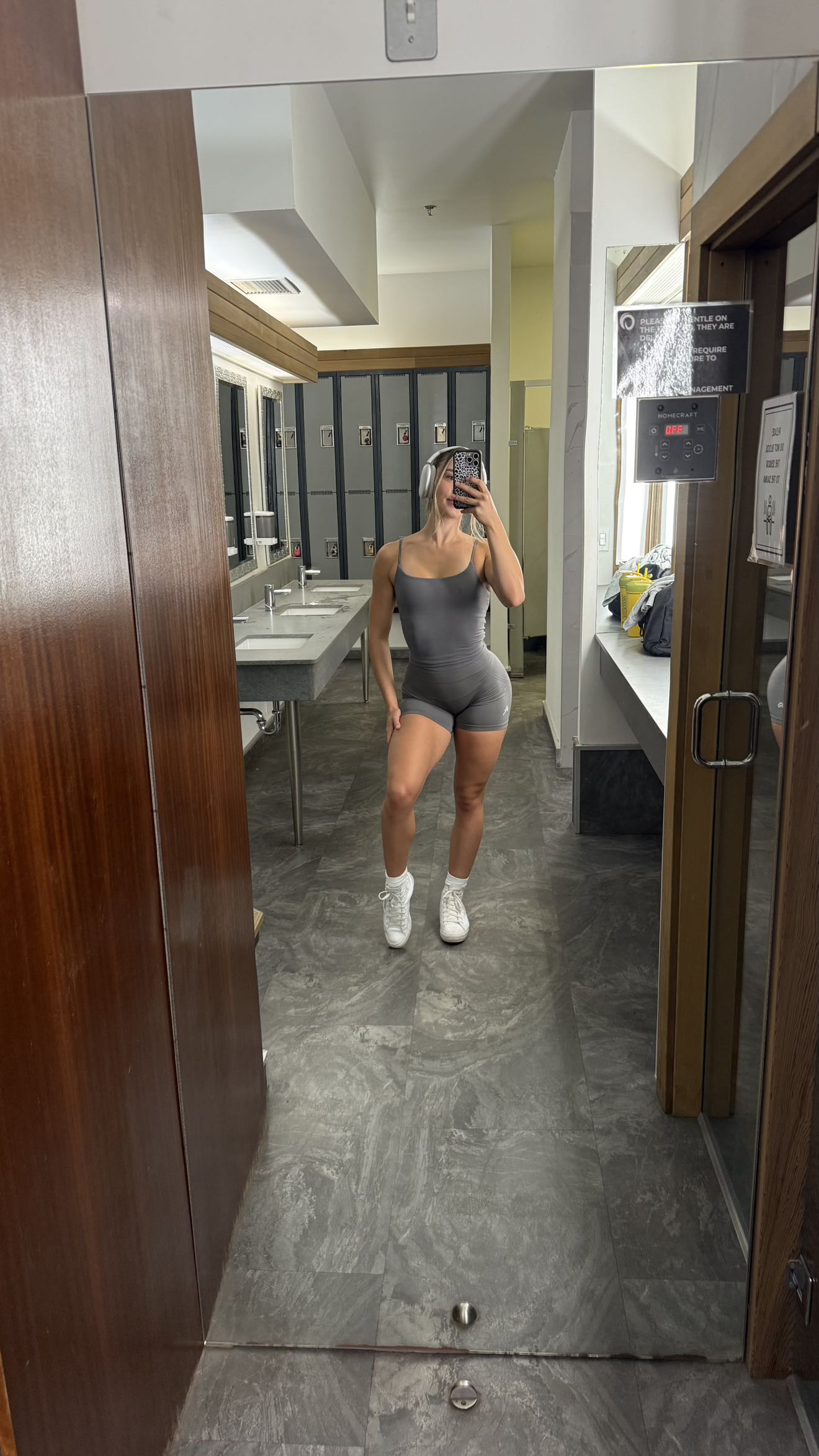 meelahrobbins snapchat image archive image