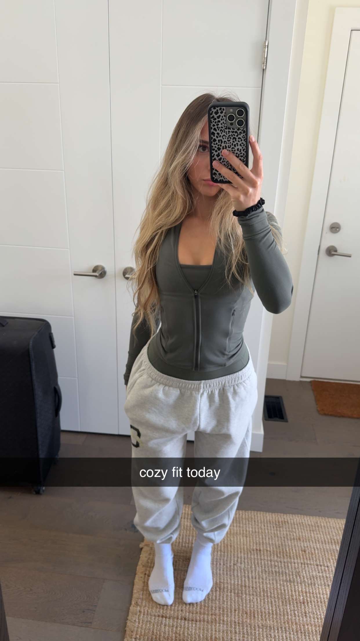 meelahrobbins snapchat image archive image