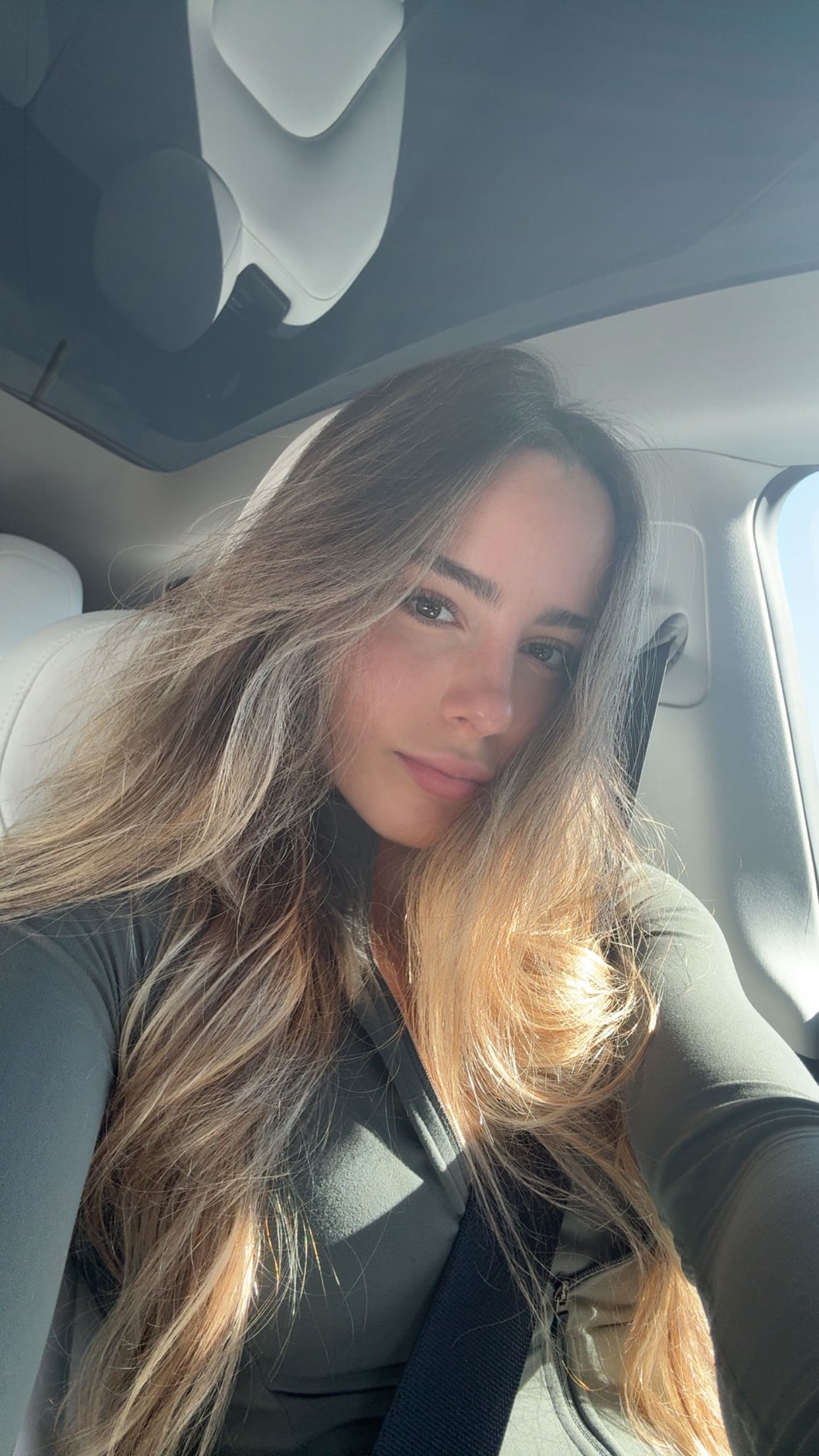 meelahrobbins snapchat image archive image