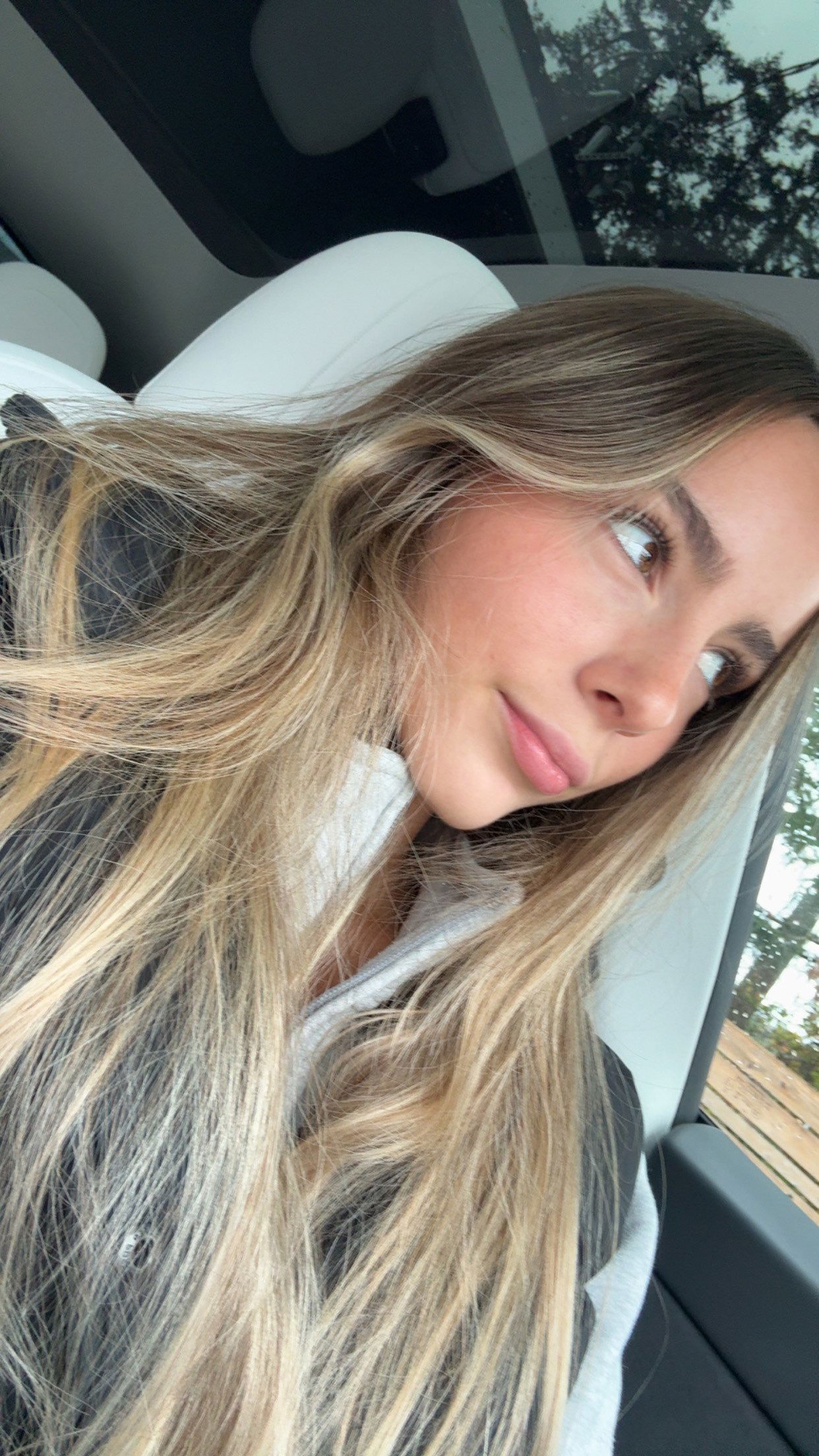 meelahrobbins snapchat image archive image