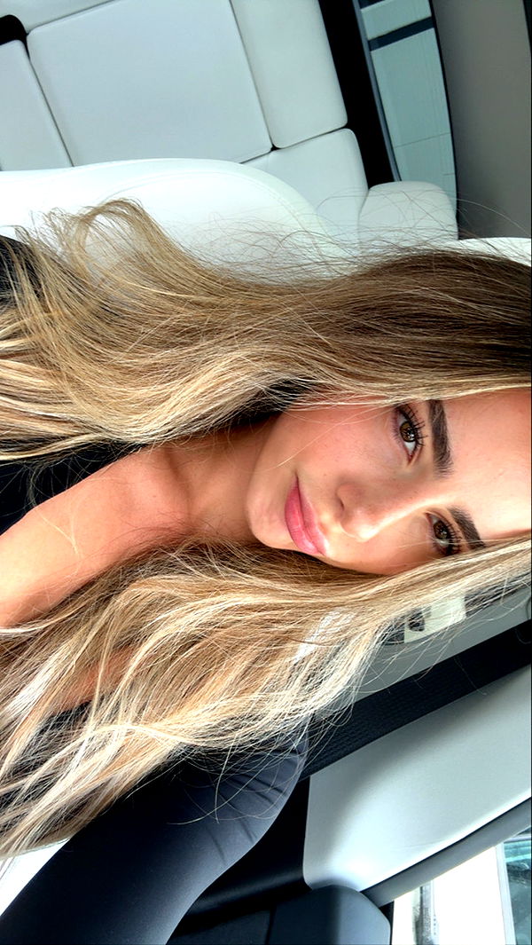 meelahrobbins image ~ Altpins