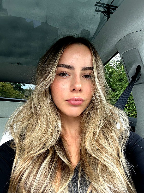 meelahrobbins image ~ Altpins