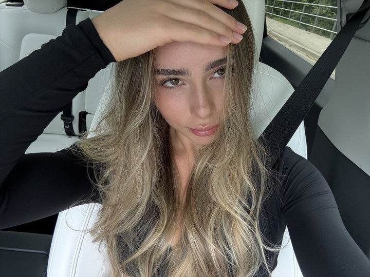 meelahrobbins snapchat image archive image