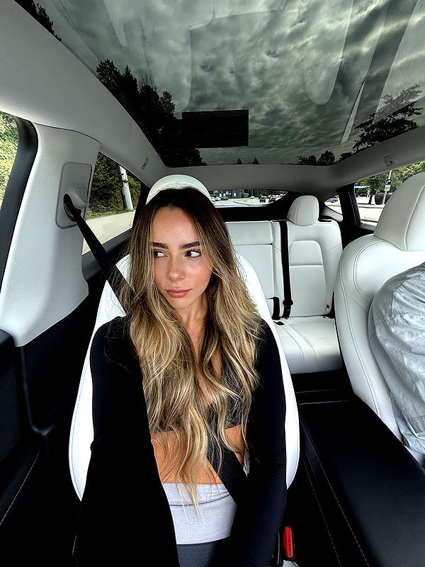 meelahrobbins image ~ Altpins