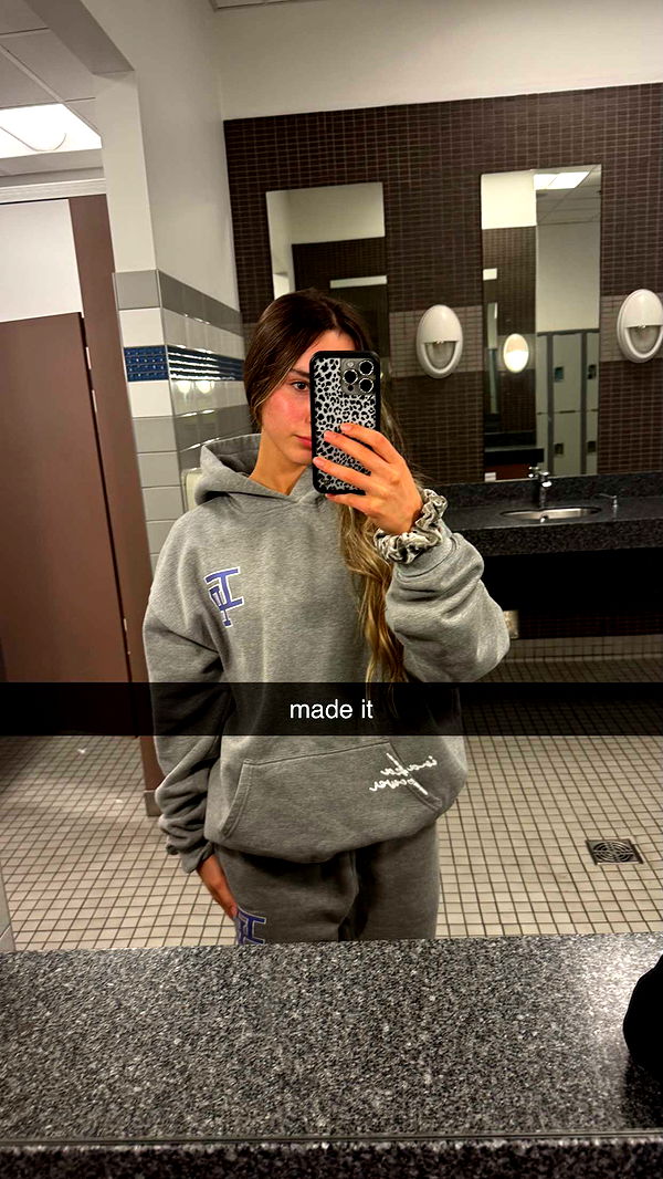 meelahrobbins image ~ Altpins