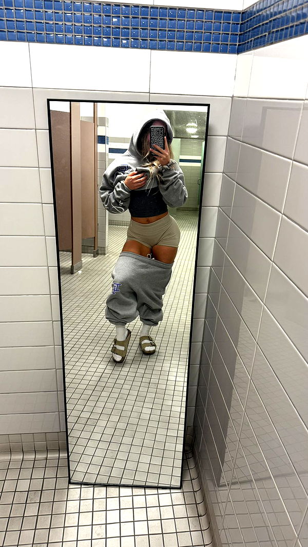 meelahrobbins image ~ Altpins