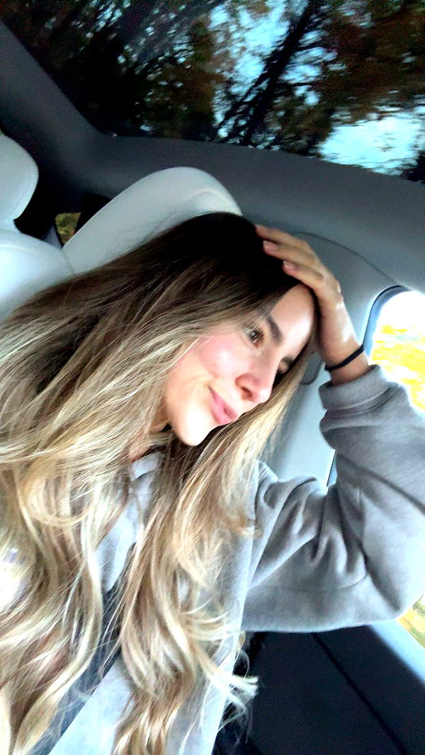 meelahrobbins image ~ Altpins