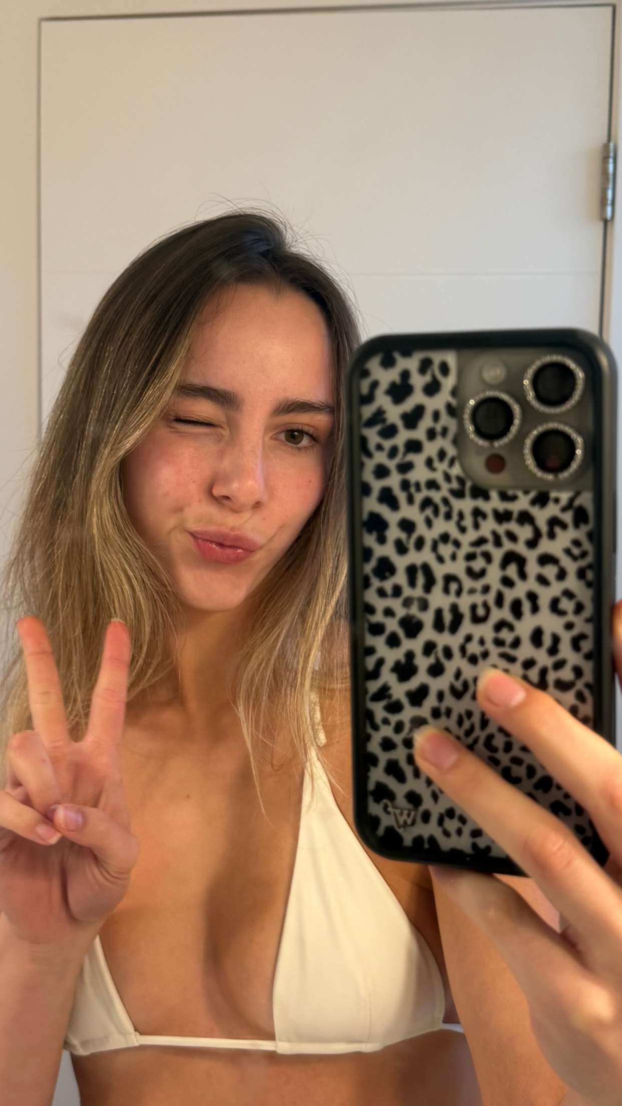 meelahrobbins snapchat image archive image