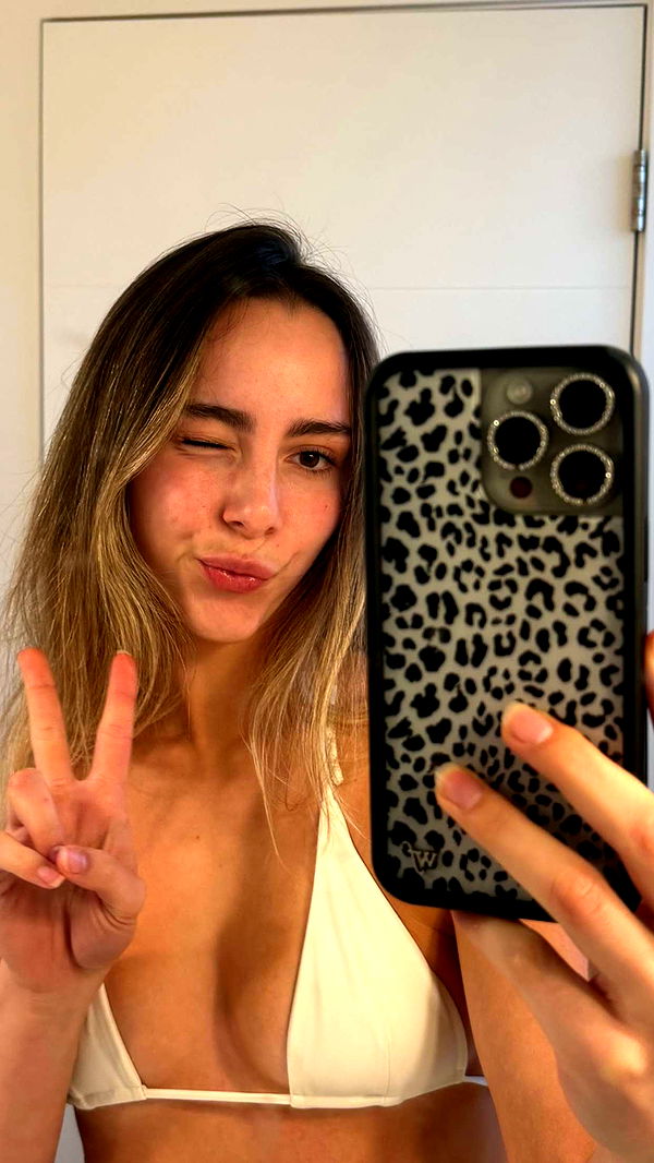 meelahrobbins image ~ Altpins