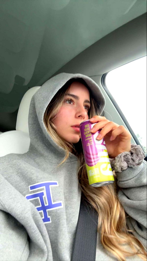 meelahrobbins image ~ Altpins