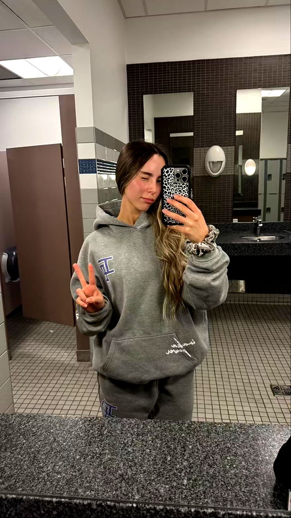 meelahrobbins image ~ Altpins