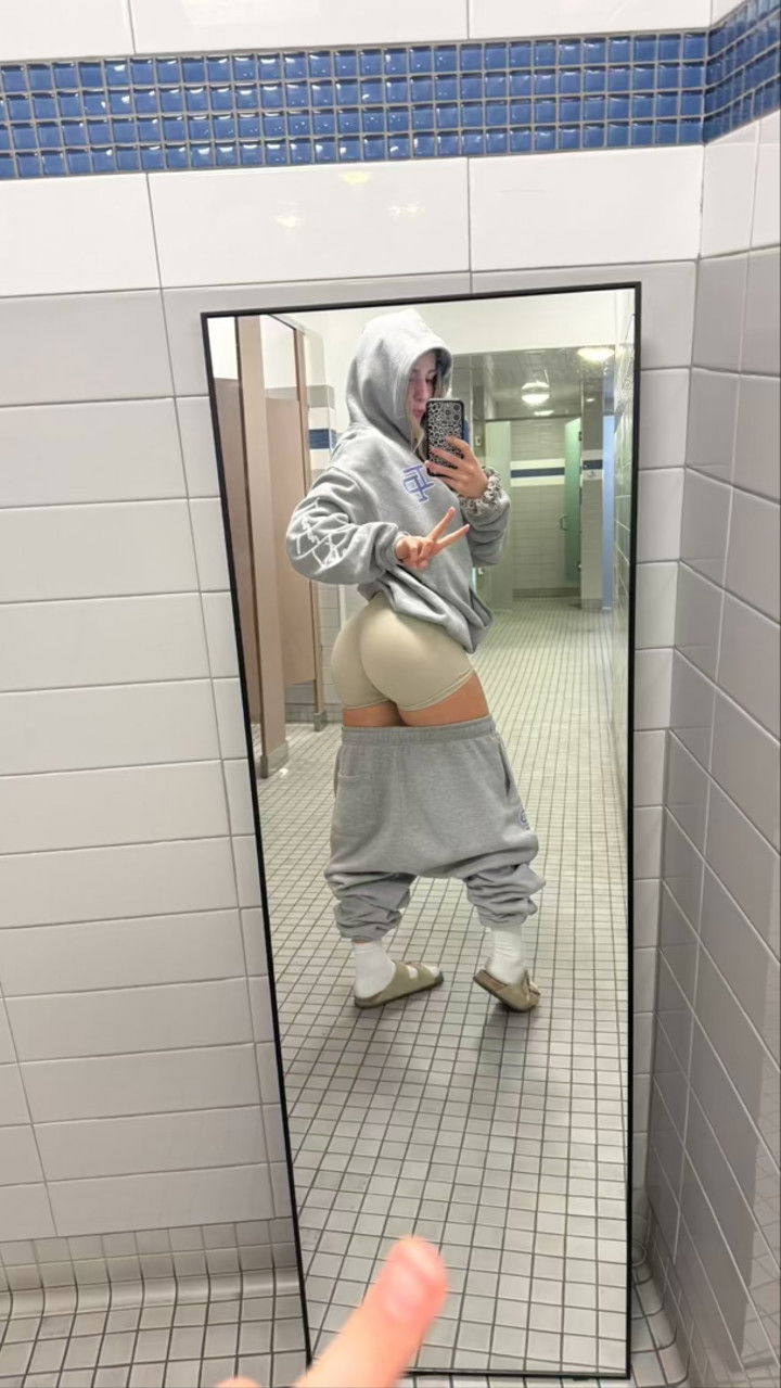 meelahrobbins snapchat image archive image