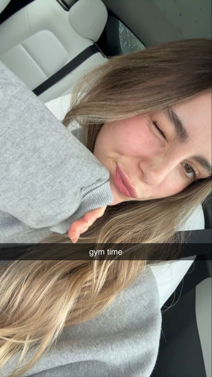 meelahrobbins snapchat image archive image