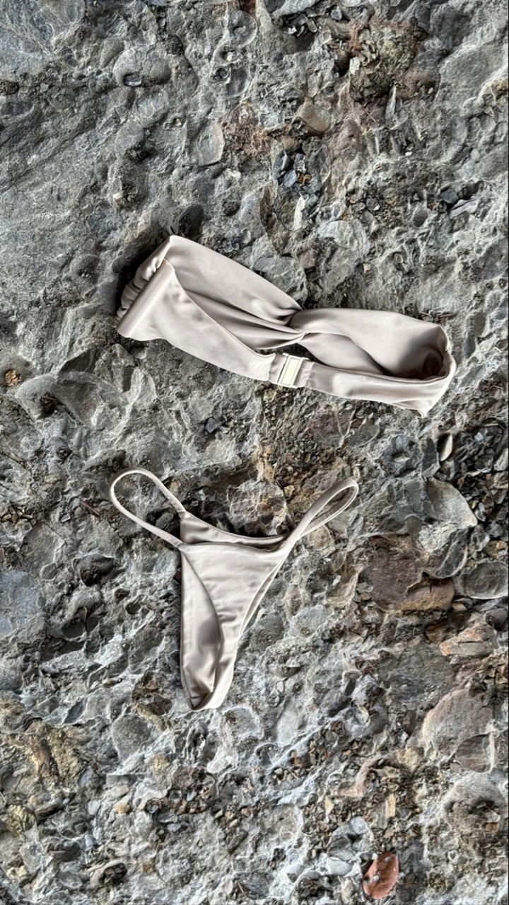 meelahrobbins snapchat image archive image