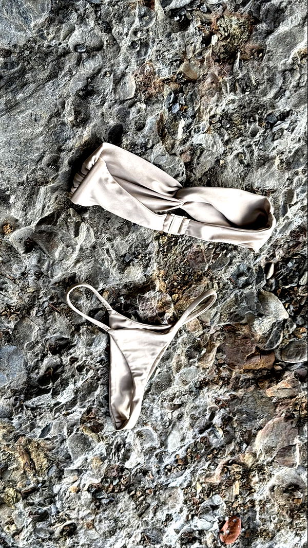 meelahrobbins image ~ Altpins