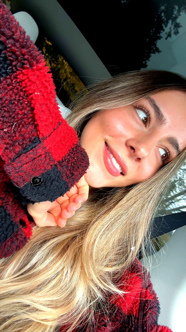 meelahrobbins image ~ Altpins