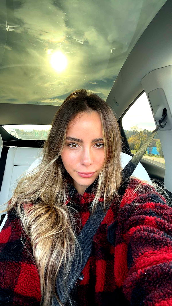 meelahrobbins image ~ Altpins