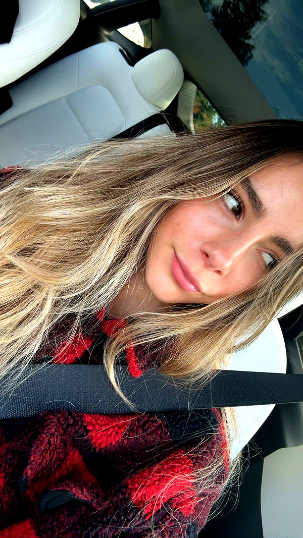 meelahrobbins image ~ Altpins