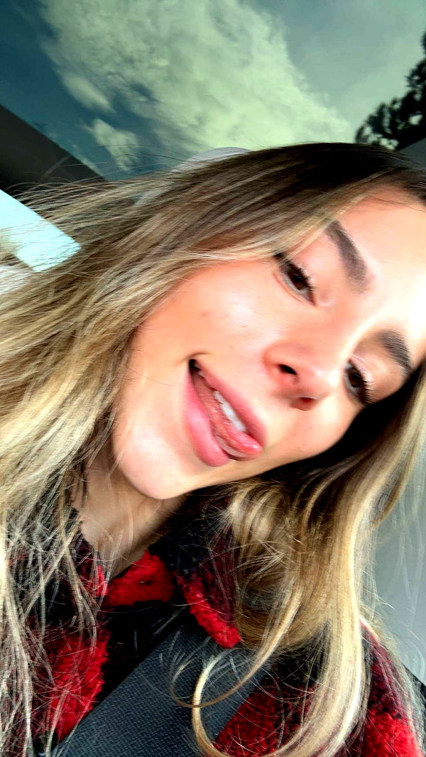 meelahrobbins image ~ Altpins