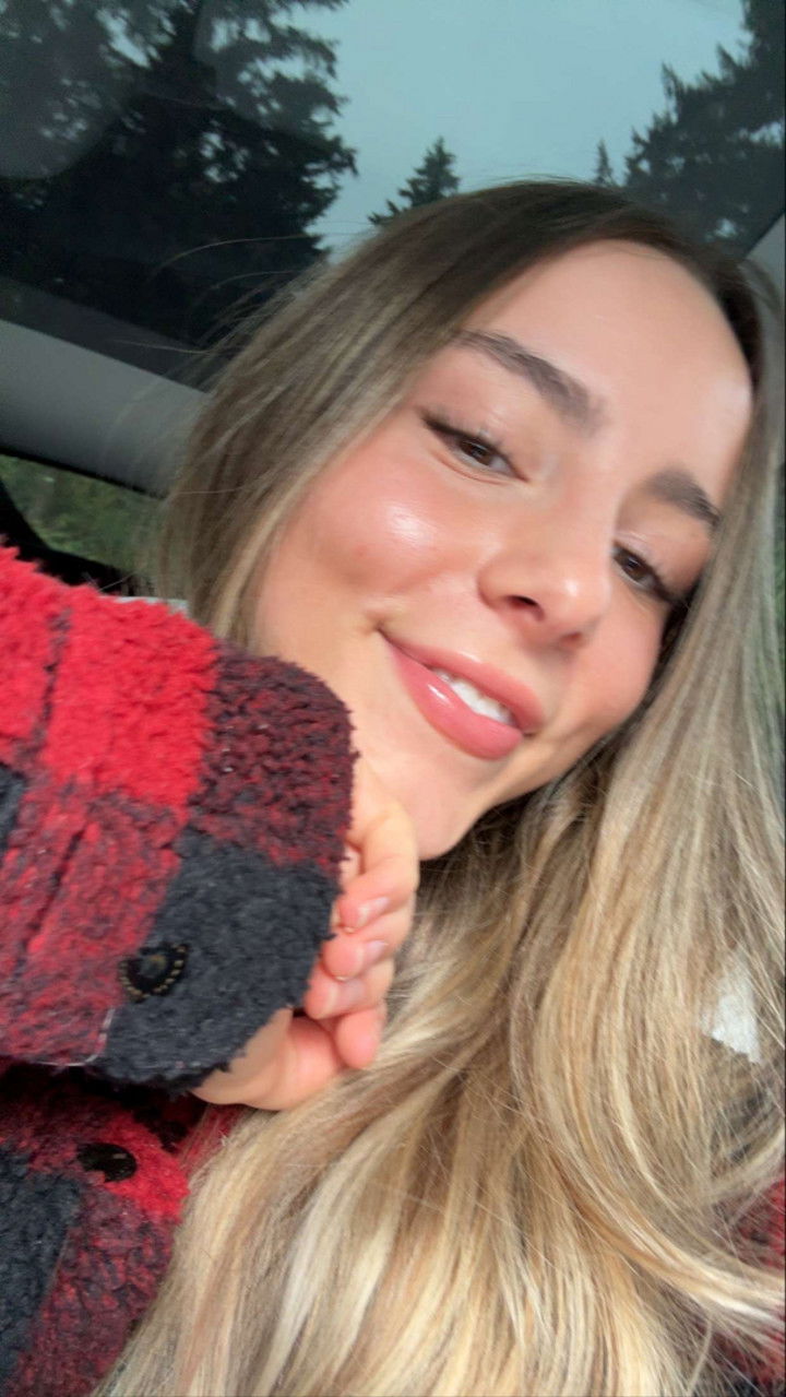 meelahrobbins snapchat image archive image