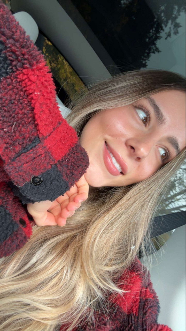 meelahrobbins snapchat image archive image