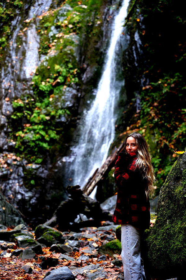 meelahrobbins image ~ Altpins