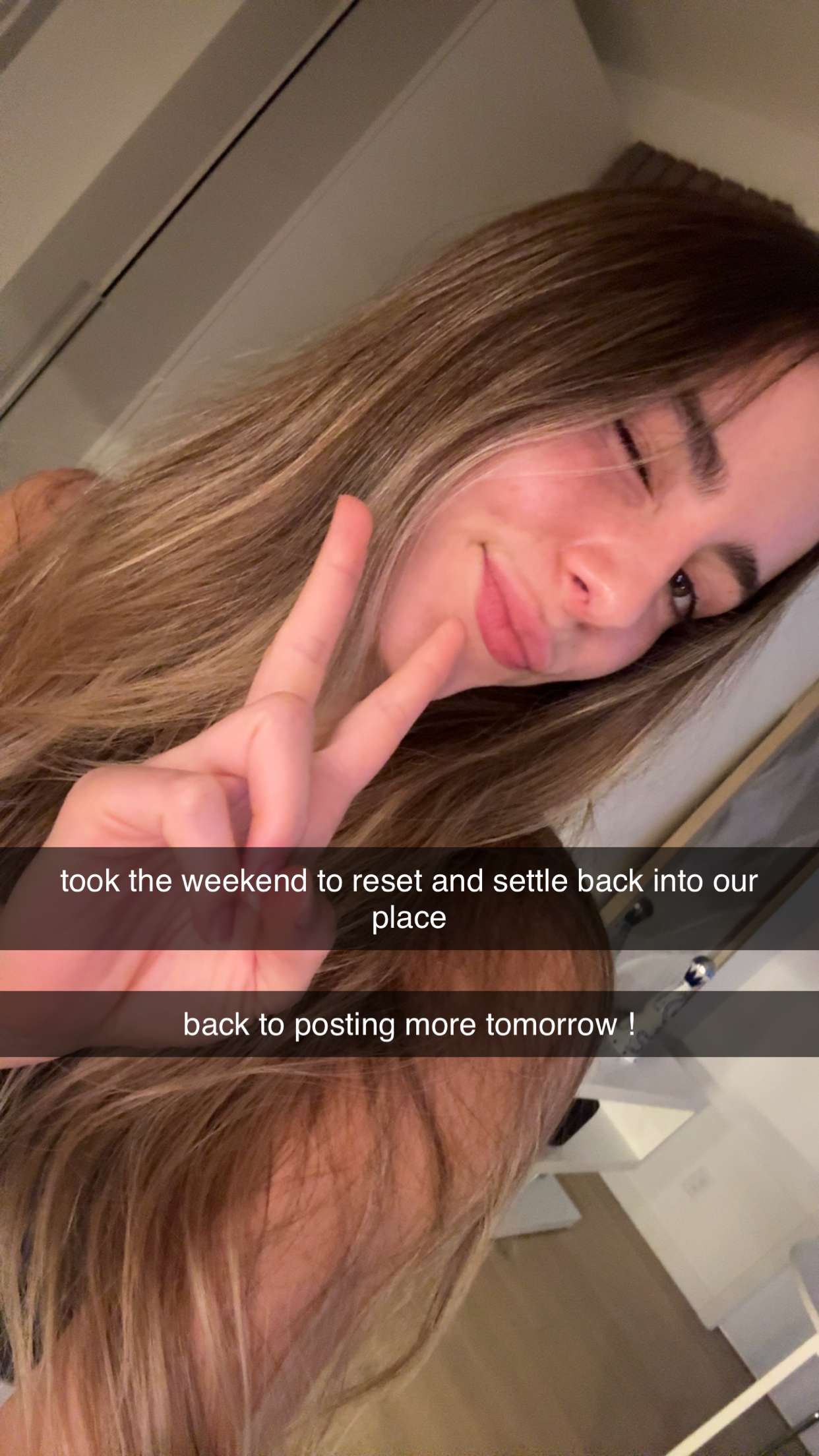 meelahrobbins snapchat image archive image