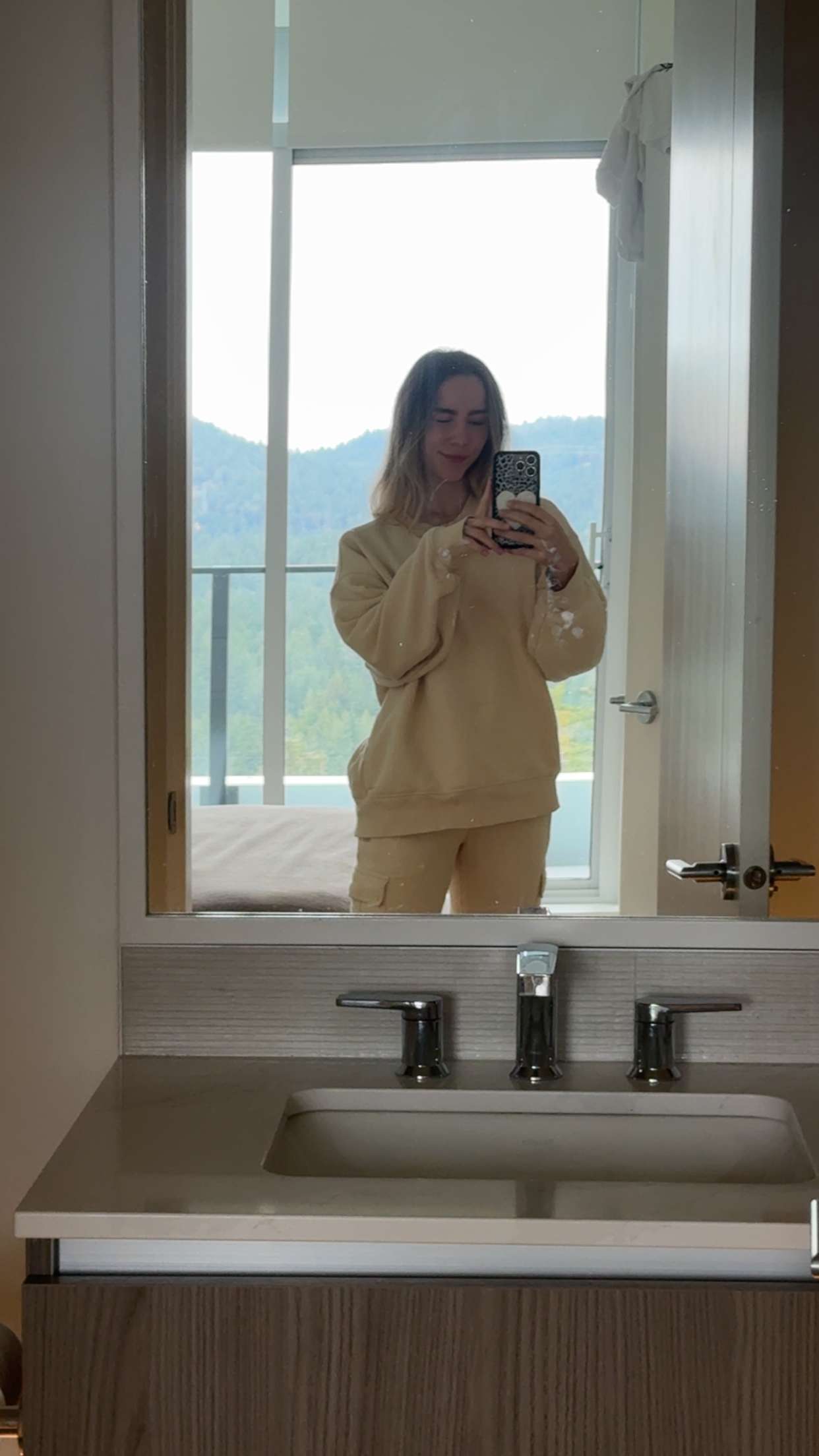 meelahrobbins snapchat image archive image