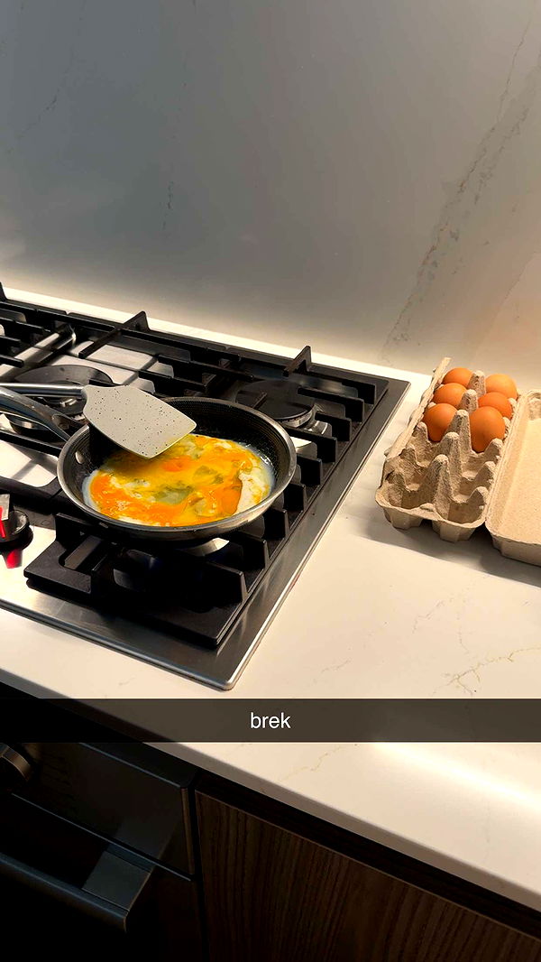 meelahrobbins image ~ Altpins