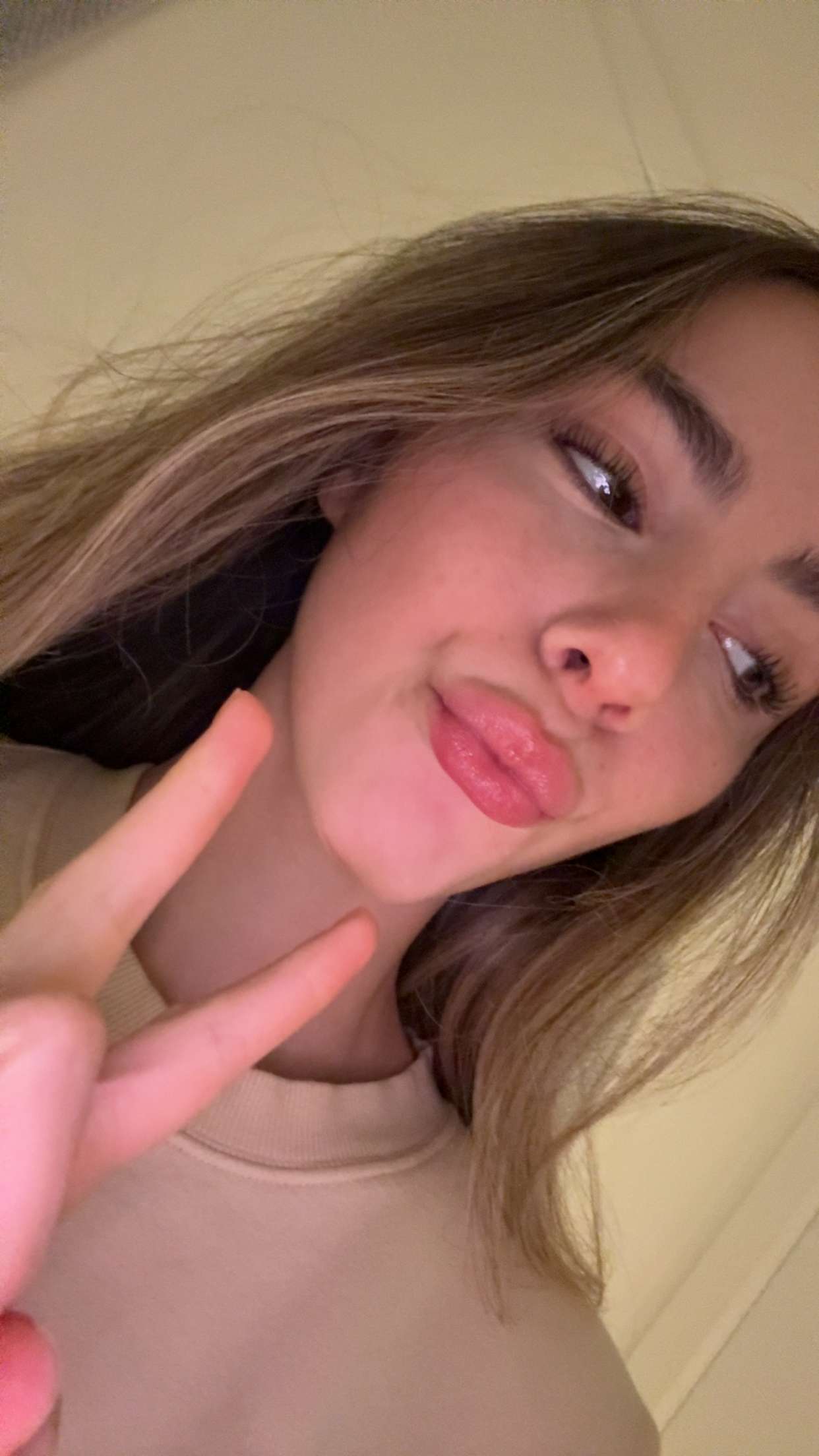 meelahrobbins snapchat image archive image