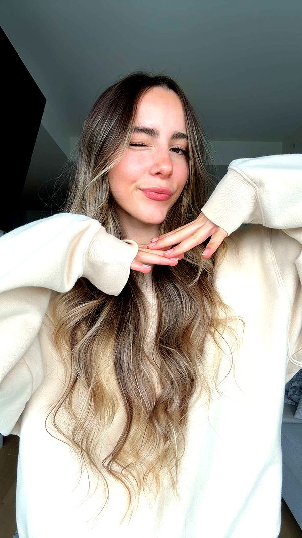 meelahrobbins image ~ Altpins