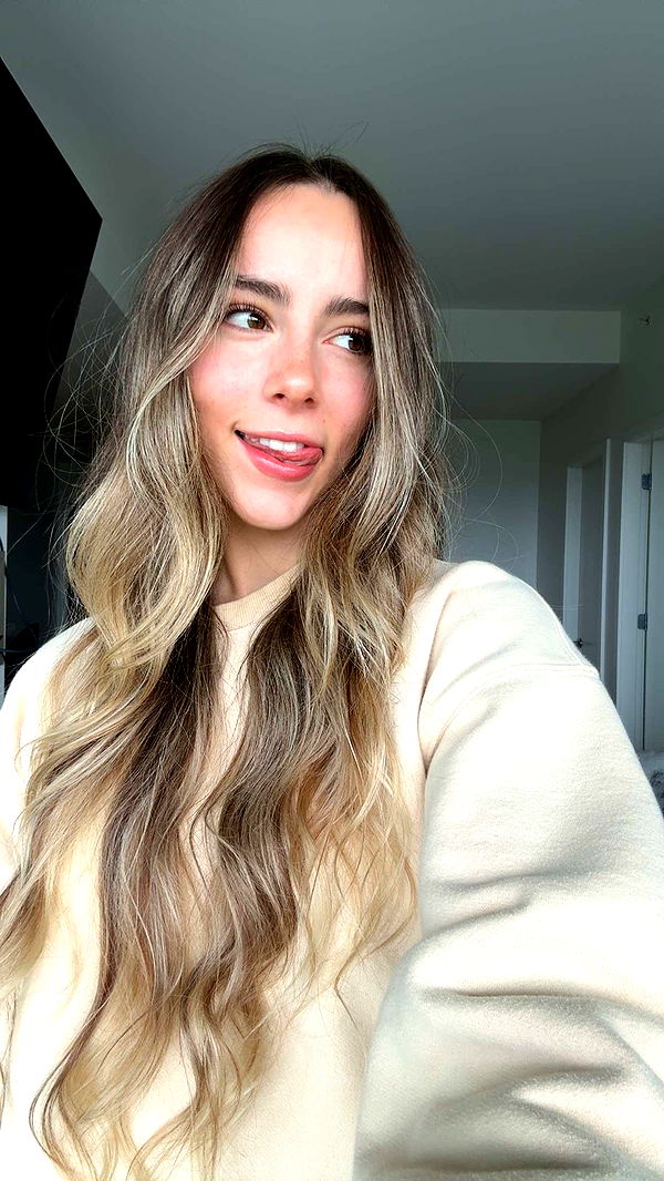 meelahrobbins image ~ Altpins