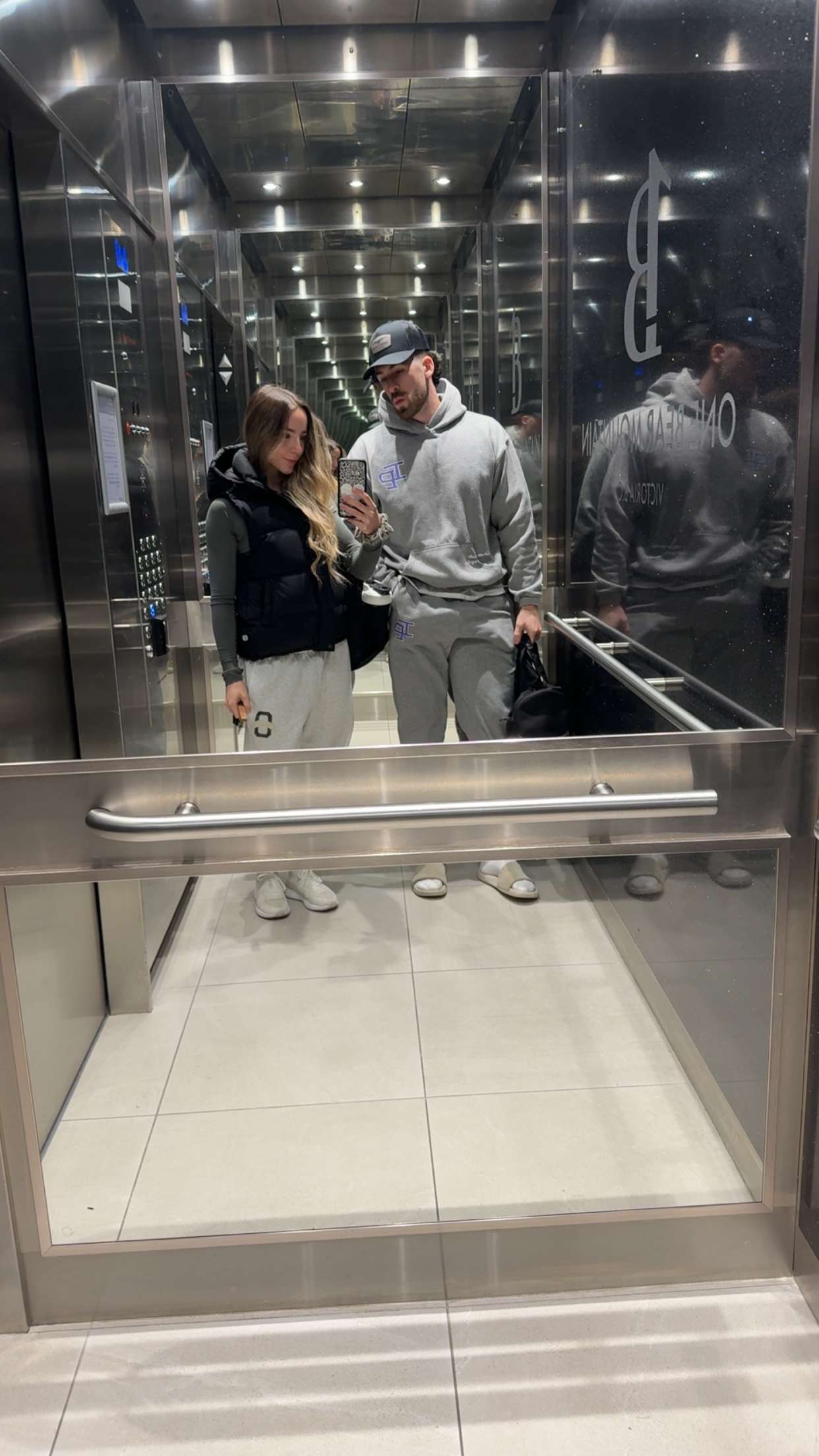 meelahrobbins snapchat image archive image