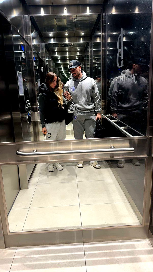 meelahrobbins image ~ Altpins