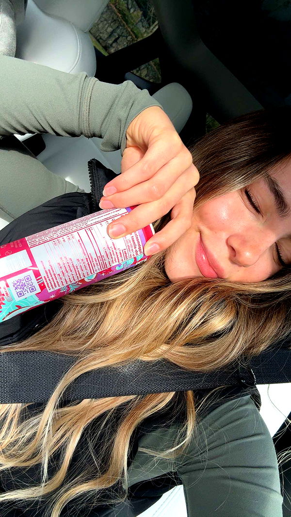 meelahrobbins image ~ Altpins