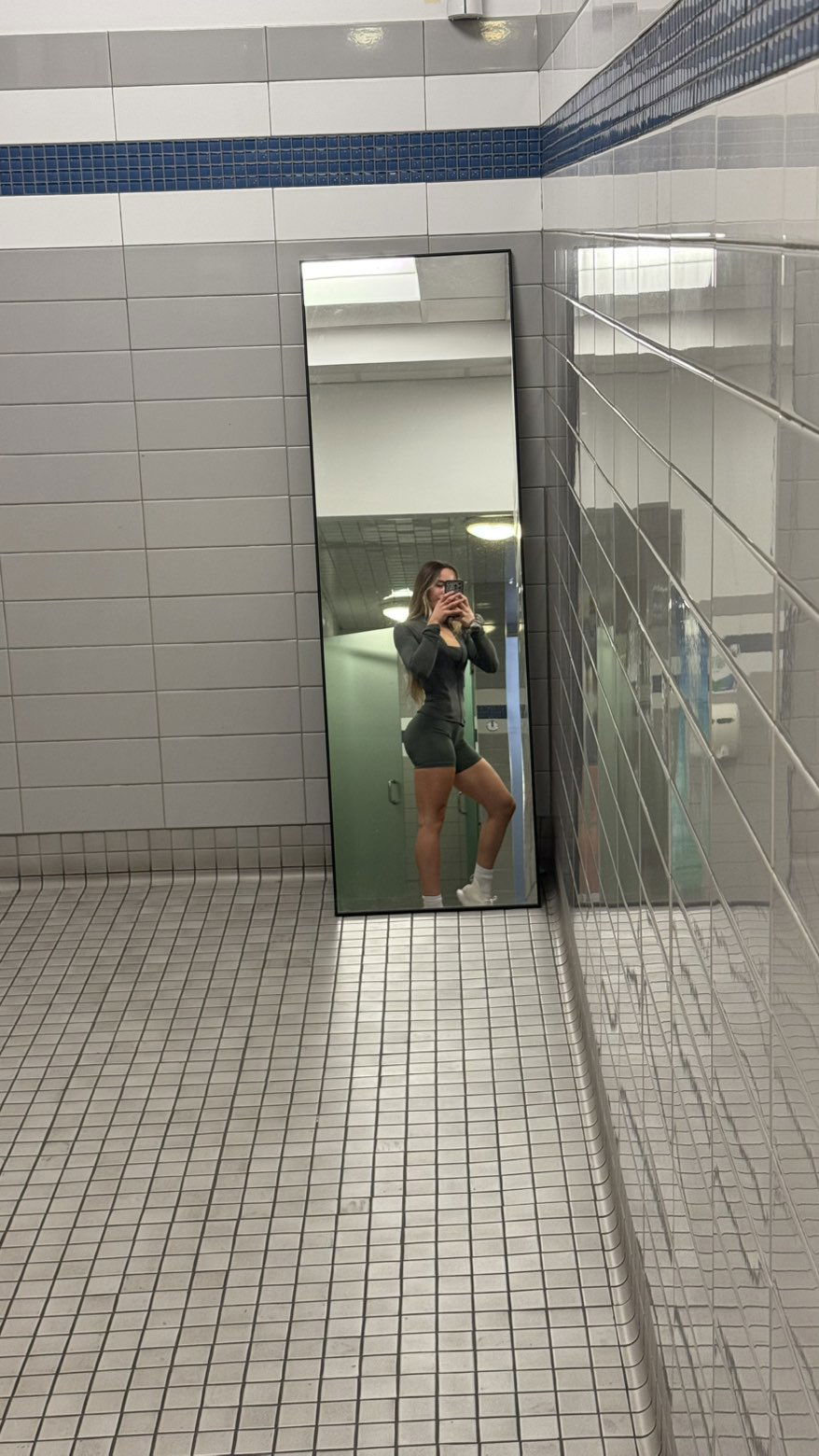 meelahrobbins snapchat image archive image