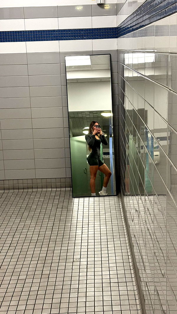 meelahrobbins image ~ Altpins