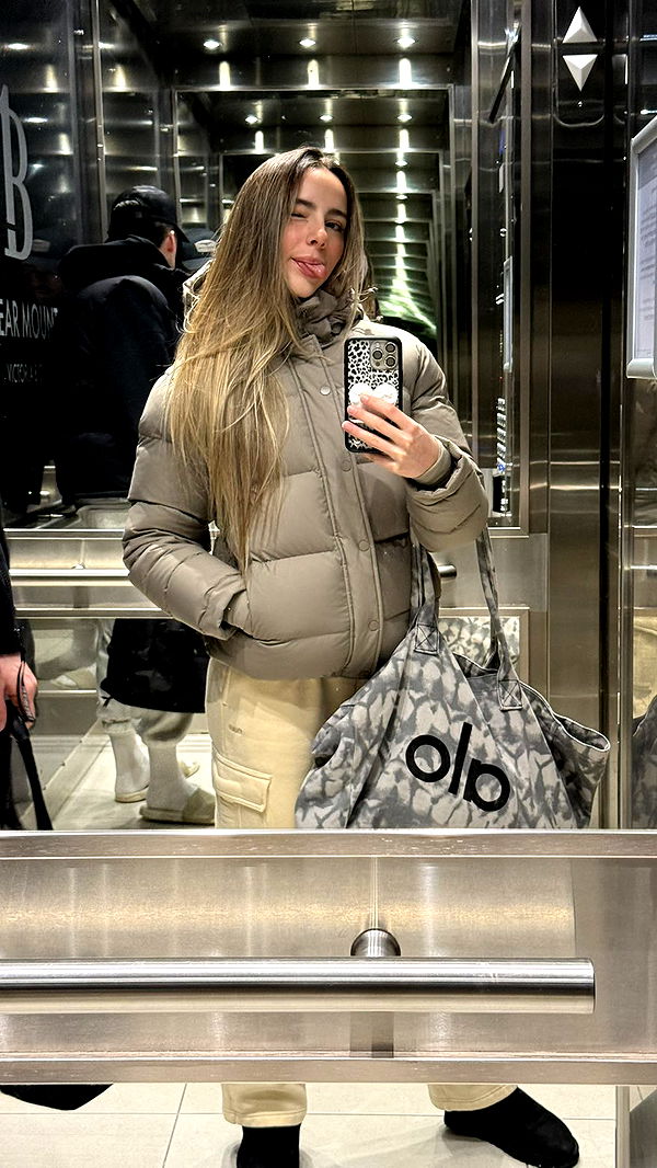 meelahrobbins image ~ Altpins