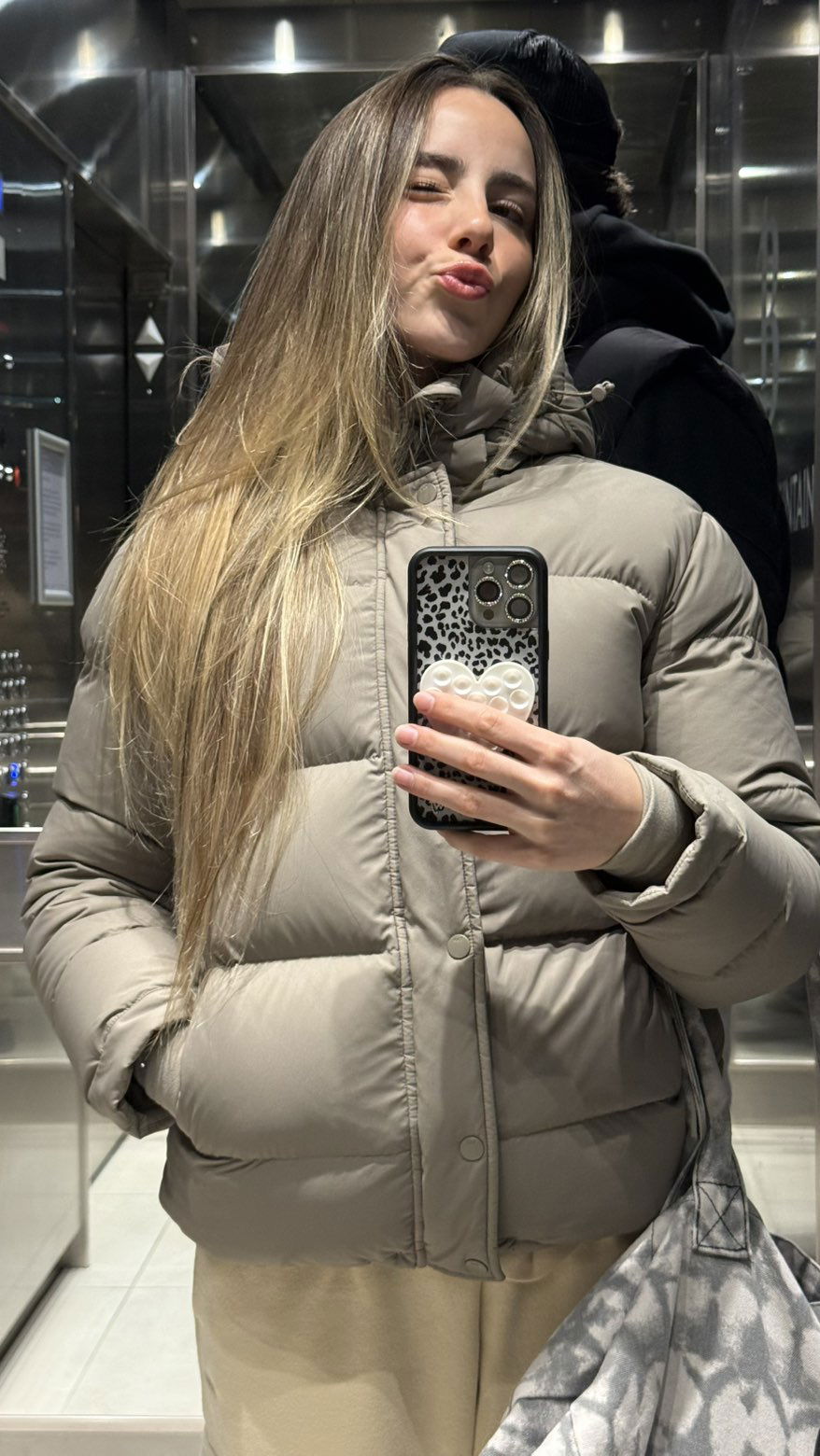 meelahrobbins snapchat image archive image