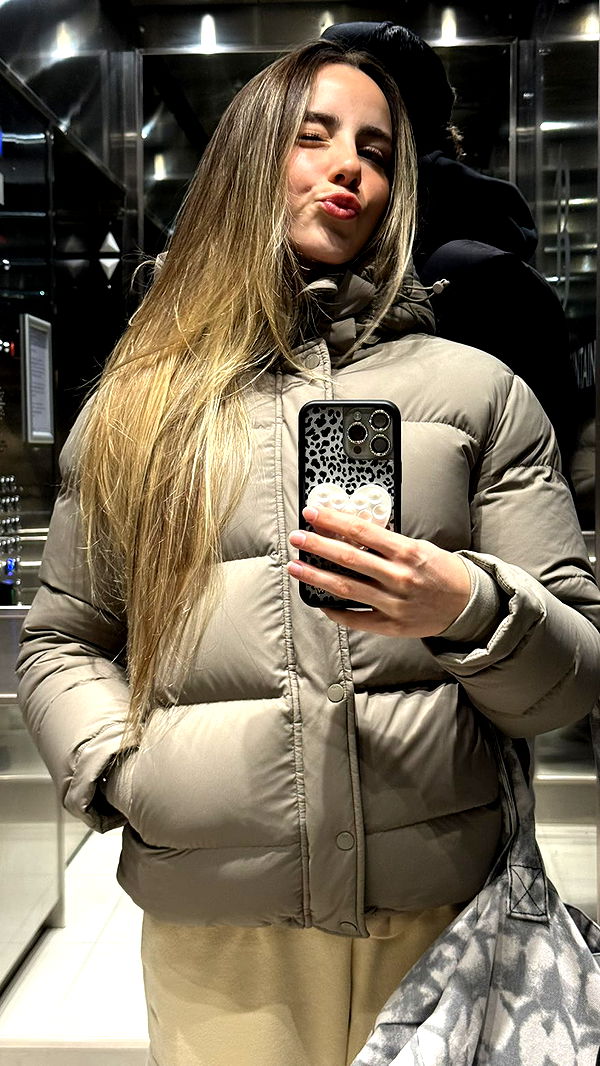 meelahrobbins image ~ Altpins