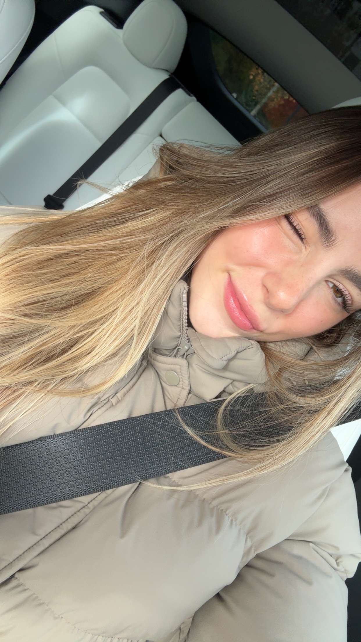 meelahrobbins snapchat image archive image