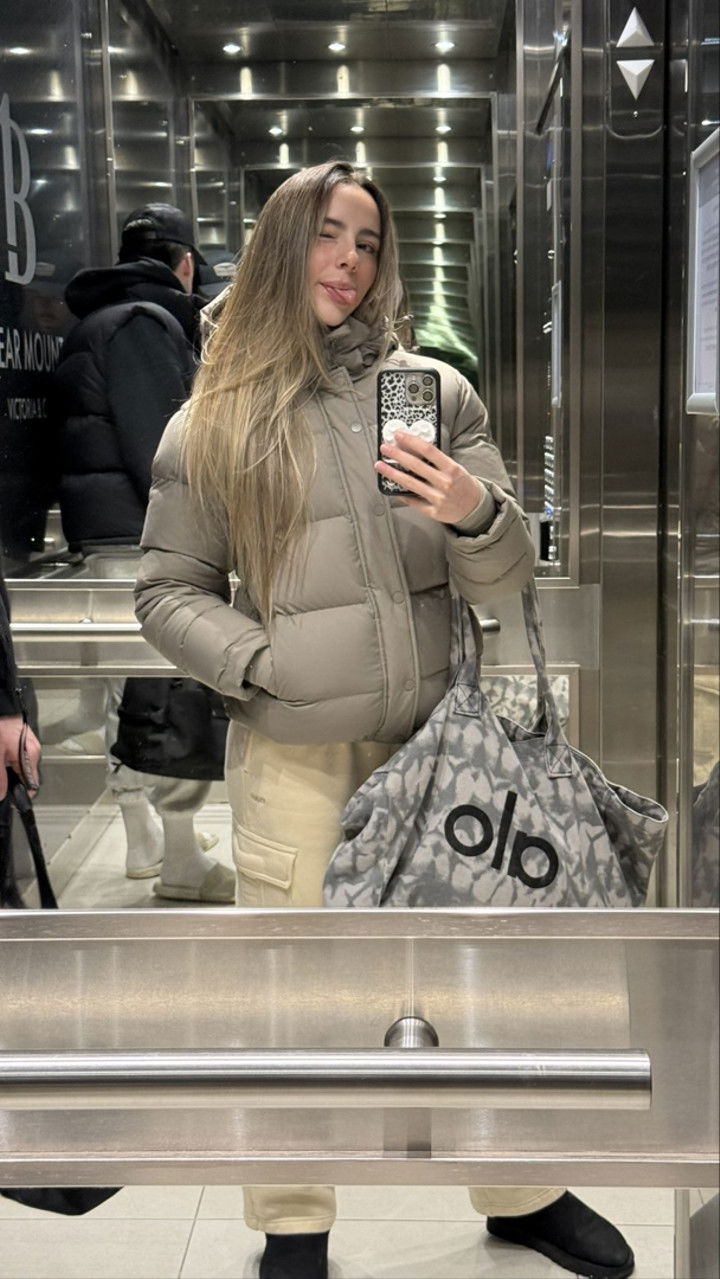 meelahrobbins snapchat image archive image