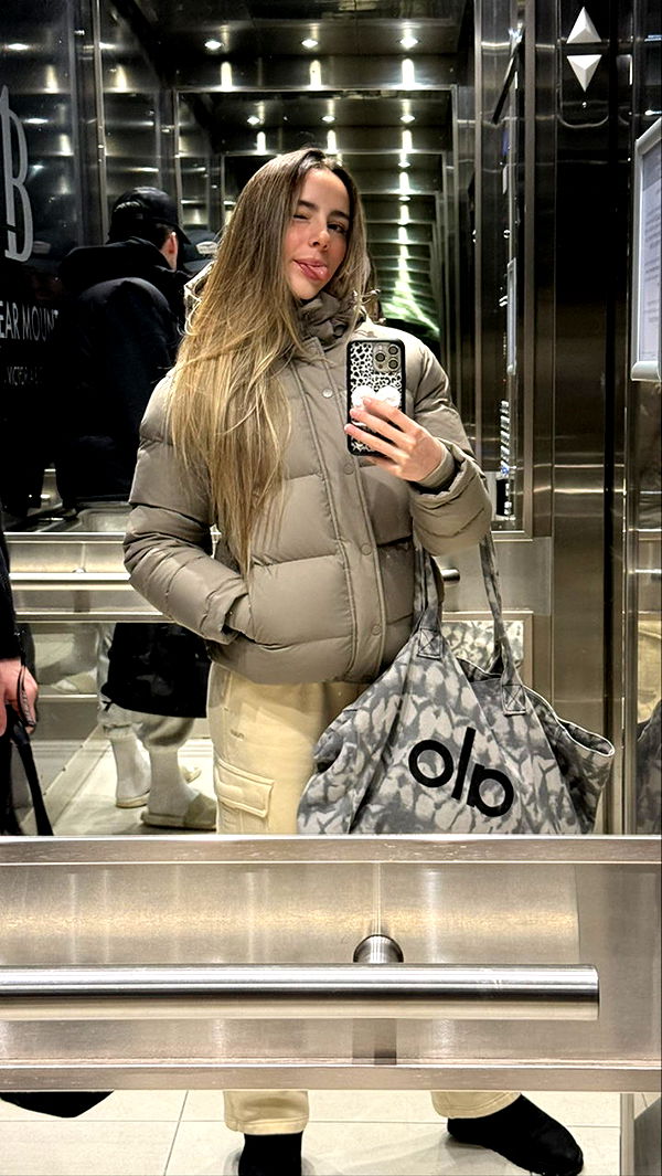 meelahrobbins image ~ Altpins