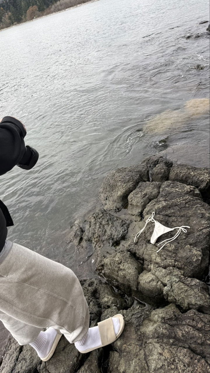 meelahrobbins snapchat image archive image