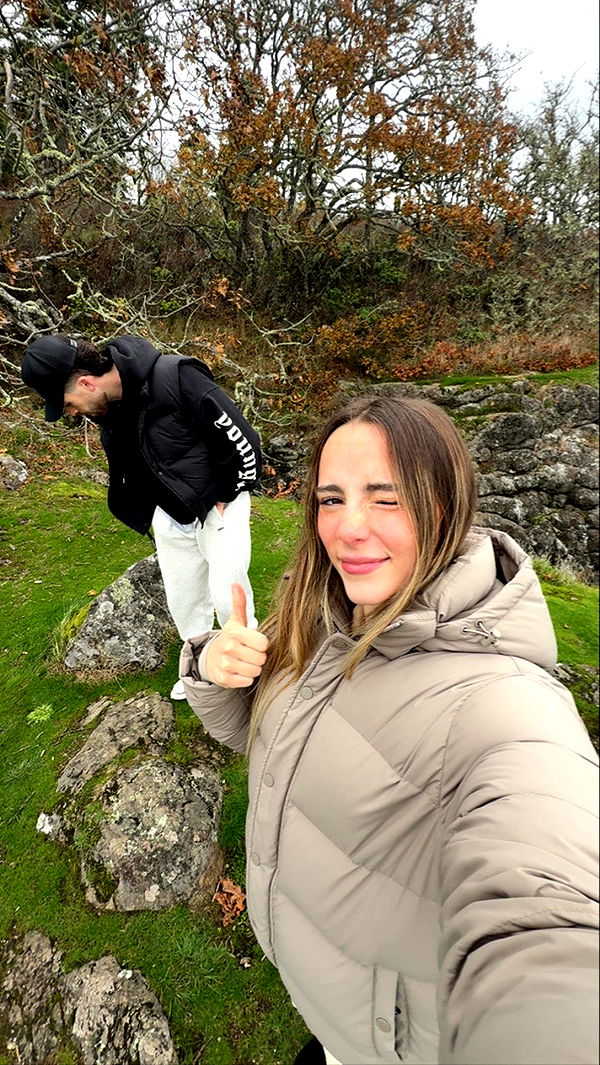 meelahrobbins image ~ Altpins