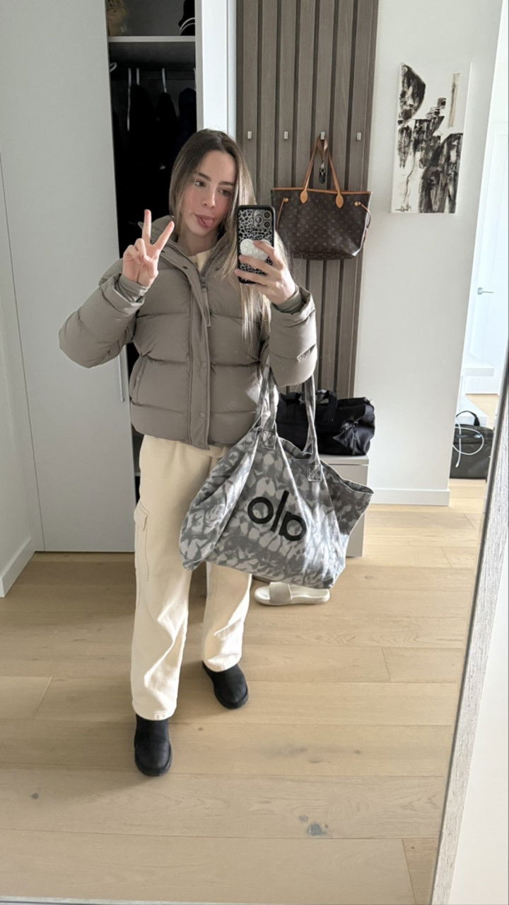 meelahrobbins snapchat image archive image