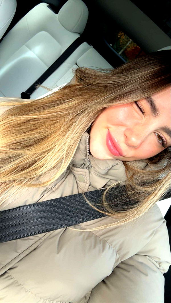 meelahrobbins image ~ Altpins